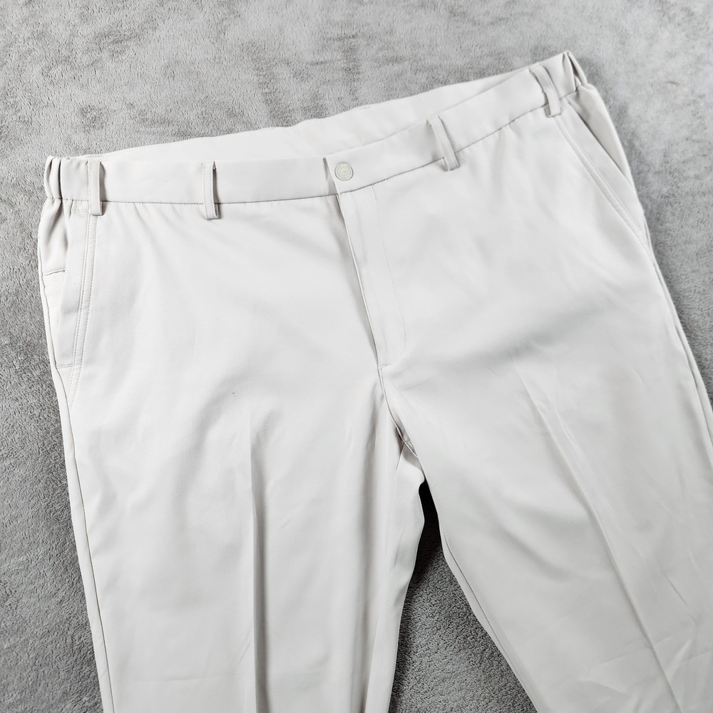Roundtree & Yorke Performance Pants Mens size 42x30 Beige Khaki Golf Work Casual